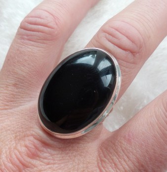 Zilveren ring gezet met cabochon zwarte Onyx maat 17.7 mm